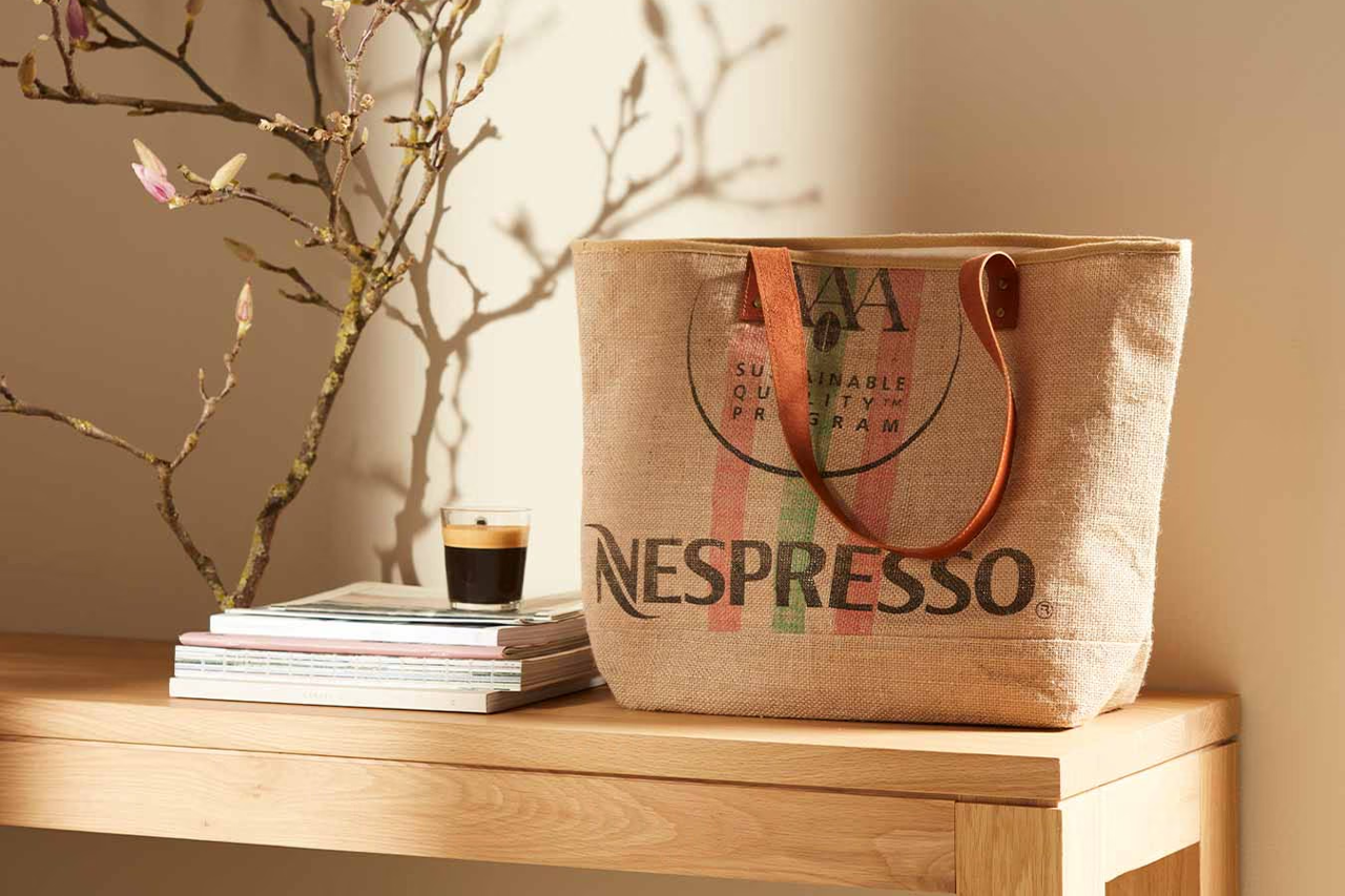 JUTE TOTE BAG Product Scenic